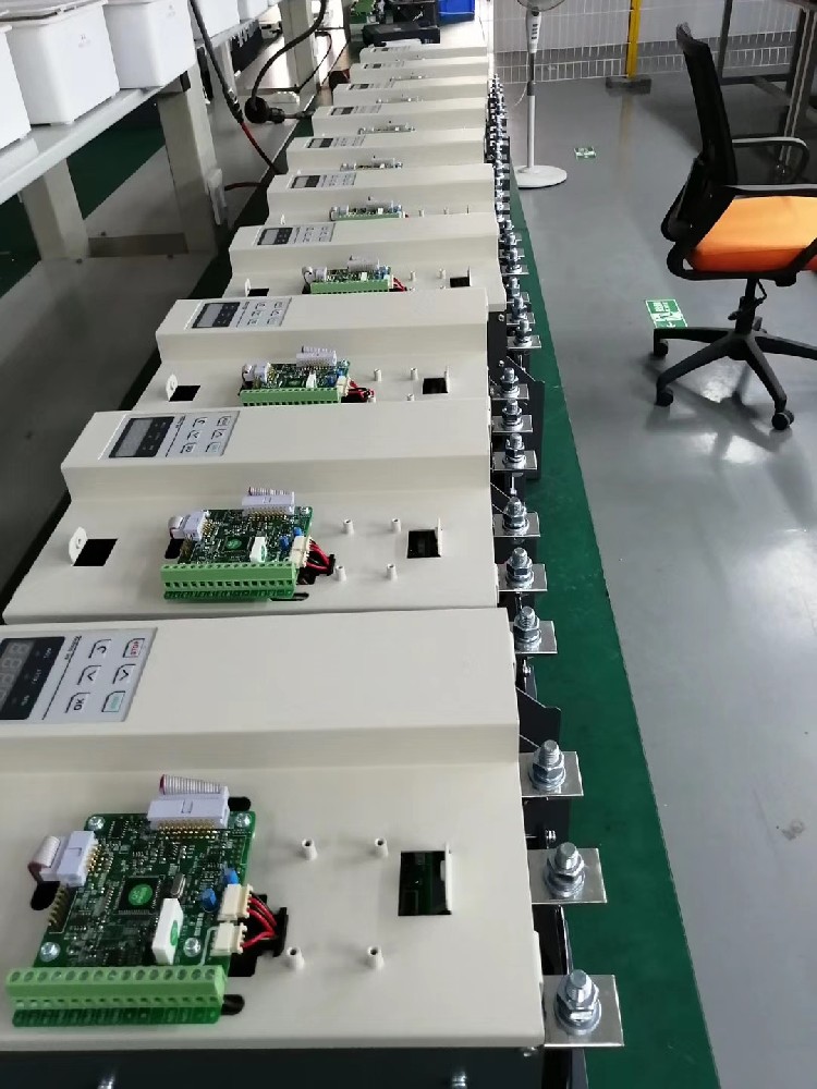 电力调解器与变频器在某些应用场景下功效有重叠，，怎样决议使用哪一个？？？？