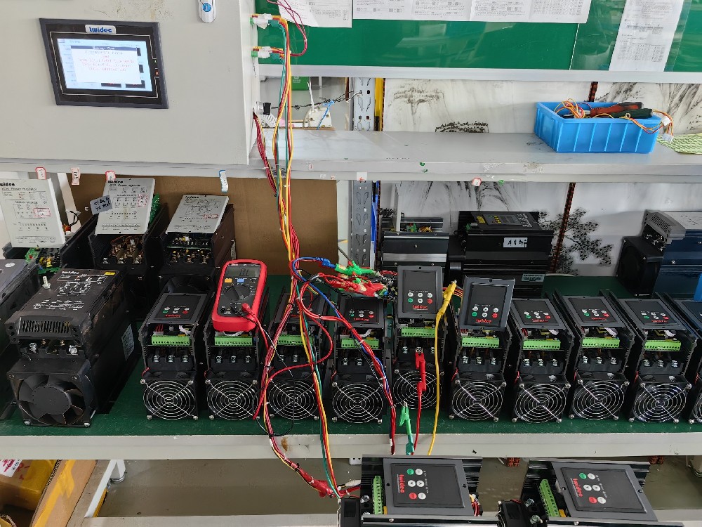 在修建能源治理领域，，，电力调解器怎样配合智能照明系统实现最大化节能？？