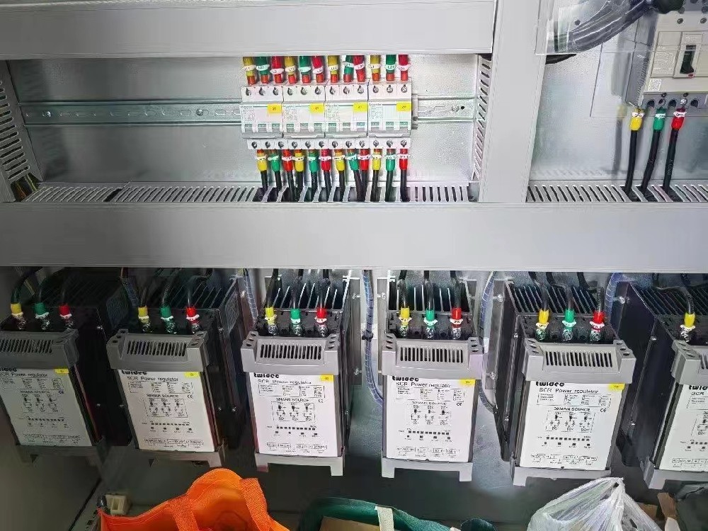 电力调解器的散热电扇损坏，，，暂时没有合适的备件替换，，，能否短时间内继续运行装备？？？？